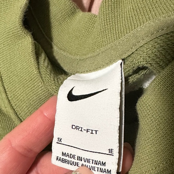 Nike Dri-FIT Get Fit Women's Graphic Crew-Neck Sweatshirt - Picture 9 of 11